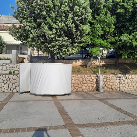 Apartmani Studio Apartmani Senjska Maslina Zengg Kültér fotó