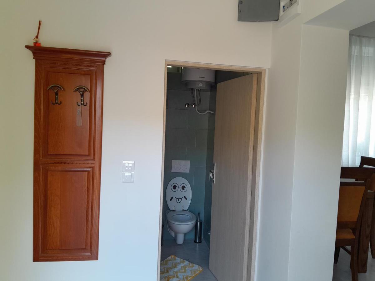 Apartmani Studio Apartmani Senjska Maslina Zengg Kültér fotó
